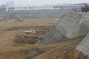 铁楼梯踏板图片大全（楼梯铁踏板要多少厚度）（水泥楼梯实木踏板价格为90元，水泥楼梯实木踏板价格表）